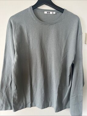 Uniqlo U Soft Gray Crewneck Long Sleeve Top